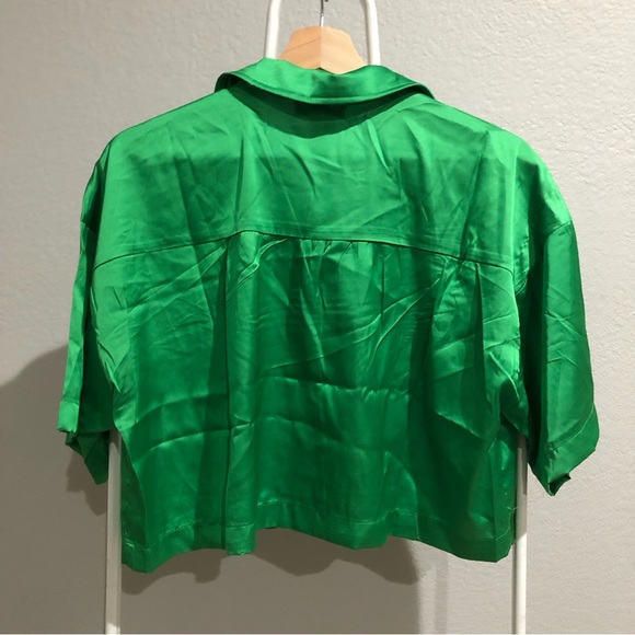 Cropped Satin Button-Front Shirt - Sans Souci - Picture 4 of 9